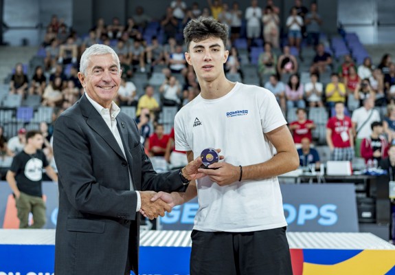 Codruț Dinu face parte din echipa ideală a Campionatului European U16 - Divizia B