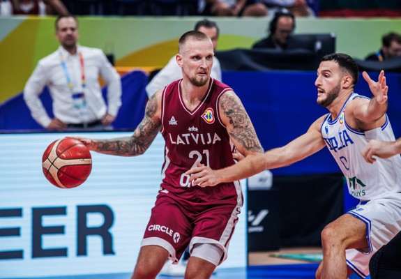 Letonia trece de Italia în meciul de deschidere pentru locurile 5-8 la Campionatul Mondial
