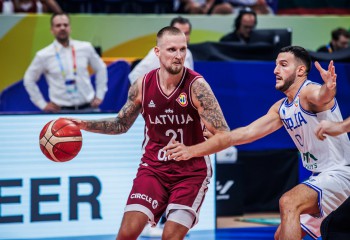 Letonia trece de Italia în meciul de deschidere pentru locurile 5-8 la Campionatul Mondial