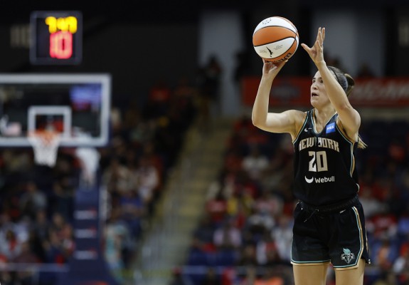Sabrina Ionescu este jucătoarea din WNBA cu cele mai multe triple marcate într-un sezon
