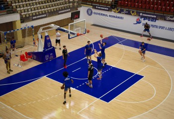 CSM Constanța a schimbat suprafața de joc din Sala Sporturilor
