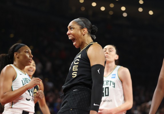 Las Vegas Aces o învinge din nou pe New York Liberty și este la un pas de titlul WNBA