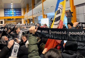 Reportaj. U-BT Cluj-Napoca, așteptată de fani la aeroport, după succesul din Spania