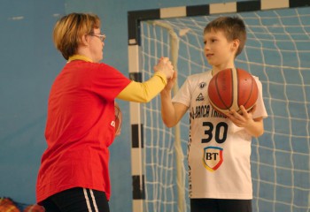 Dincolo de dizabilități. Participanții One Team au jucat baschet în pauza duelului Cluj-Oradea