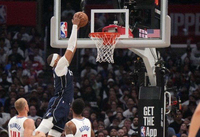 Dallas Mavericks dă de pământ cu LA Clippers și este la un pas de semifinalele de conferință