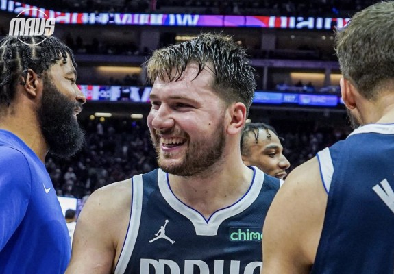 Dallas Maverics câștigă în deplasare primul meci al finalei din Vest