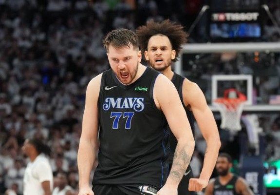 Luka Doncic aduce victoria lui Dallas Mavericks cu o triplă din fața lui Rudy Gobert