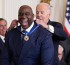 Joe Biden i-a acordat Medalia Libertății lui Magic Johnson într-o ceremonie la Casa Albă