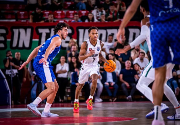 Daron Russell este al șaselea străin din lotul campioanei României