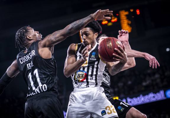 Bryce Jones a semnat cu Aris Salonic