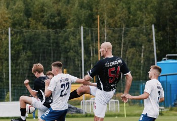 Un fost baschetbalist rus a devenit cel mai înalt fotbalist din istorie