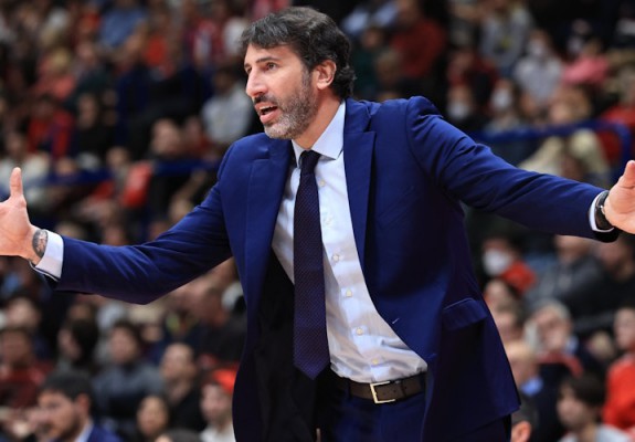 Selecționerul uneia dintre favoritele de la EuroBasket este internat în spital cu o zi înainte de debutul competiției
