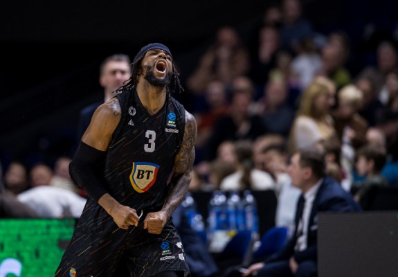 Zavier Simpson își va continua cariera în afara Europei