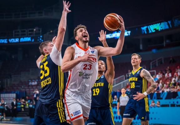 Turcia se impune greu în fața Suediei și merge în sferturile EuroBasket