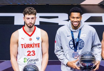 Schimb de contre între Giannis Antetokounmpo și Alperen Șengun la EuroBasket 2025