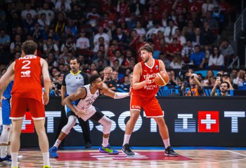 Giannis Antetokounmpo și Alperen Șengun au îngropat securea războiului