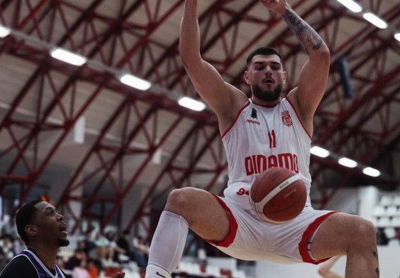 Dinamo București s-a calificat fără emoții în optimile Cupei României