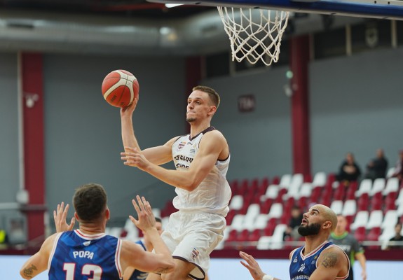 Video. Tudor Fometescu, MVP-ul etapei a treia după o prestație record în derby-ul cu Steaua
