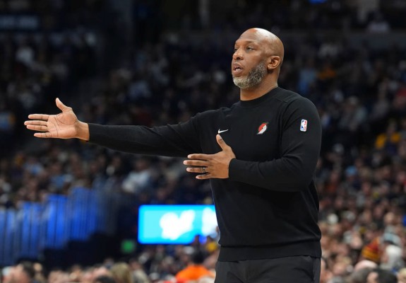 Un antrenor din NBA fost arestat de FBI în această dimineață