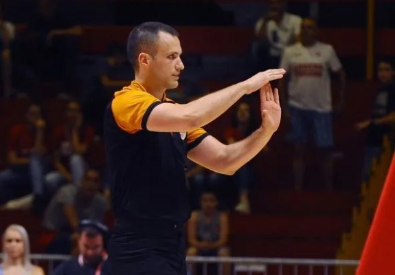 Arbitru suspendat după arestarea în Serbia