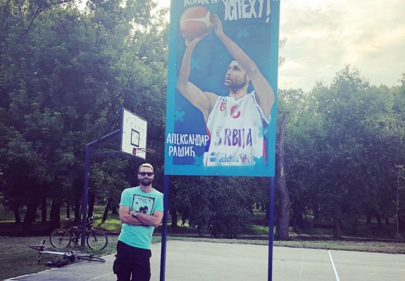 Aleksandar Rasic va da numele unui teren de baschet din orașul său natal