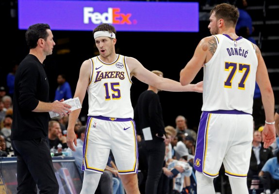 Superstarurile din NBA au asigurat spectacolul în meciurile din noaptea de Halloween