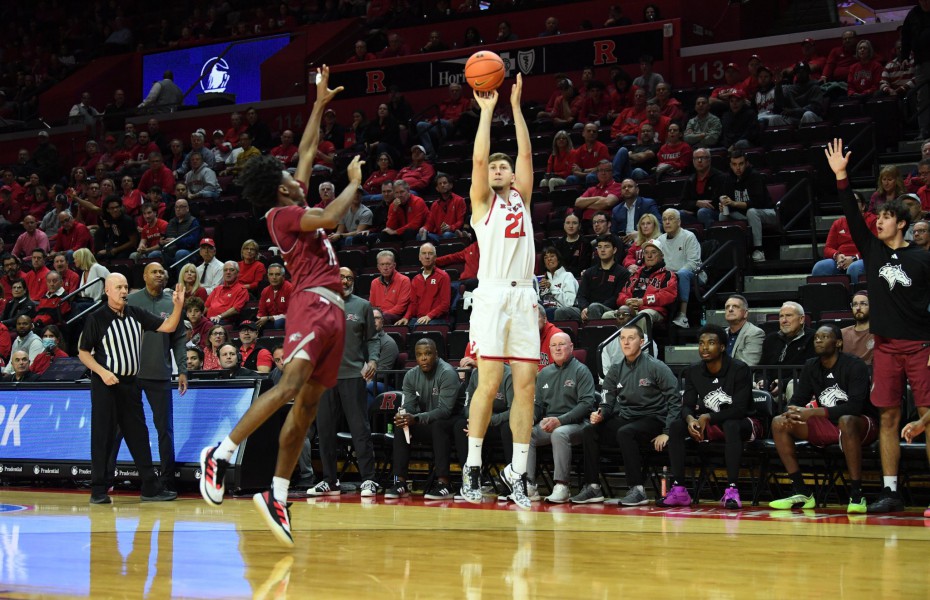 Denis Bădălău, titular la primul meci pentru Rutgers în NCAA. VIDEO