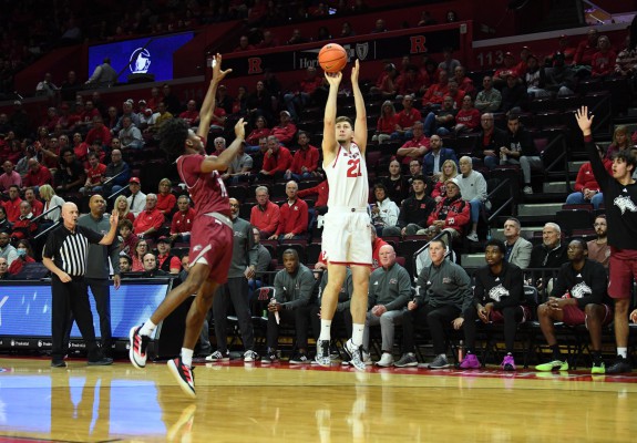 Denis Bădălău, titular la primul meci pentru Rutgers în NCAA. VIDEO