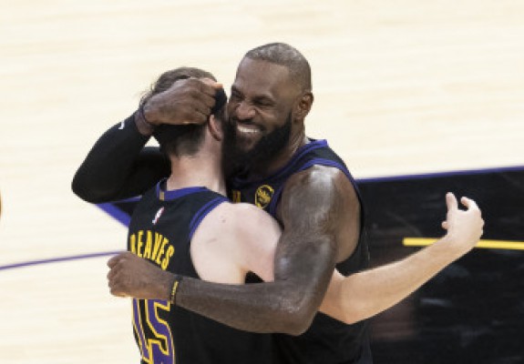 LeBron James, prestație impresionantă la primul meci din acest sezon în NBA