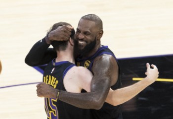 LeBron James, prestație impresionantă la primul meci din acest sezon în NBA
