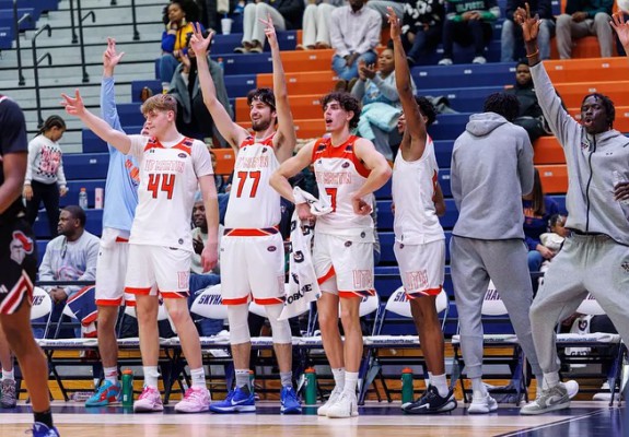 Dragoș Lungu și Luca Colceag, la o repriză distanță de o nouă victorie de răsunet în NCAA