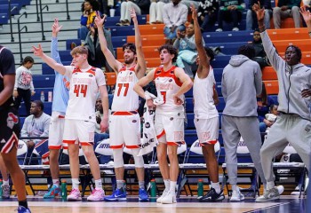 Dragoș Lungu și Luca Colceag, la o repriză distanță de o nouă victorie de răsunet în NCAA