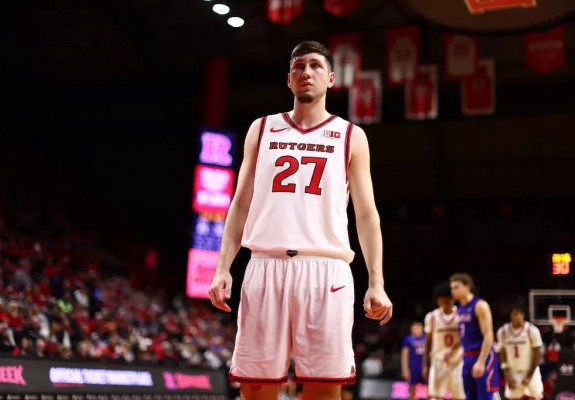 Denis Bădălău, aproape de primul său double-double în NCAA