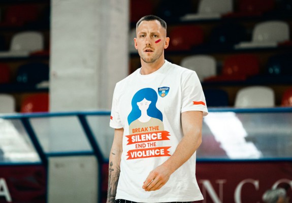 Campanie împotriva violenței domestice asupra femeilor, susținută la meciul dintre U-BT și FMP