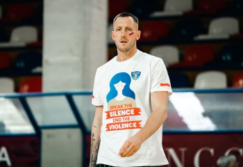 Campanie împotriva violenței domestice asupra femeilor, susținută la meciul dintre U-BT și FMP