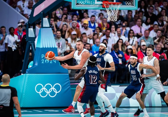 Nikola Jokic primește elogii din partea lui LeBron James: „Cel mai dominant și complet”