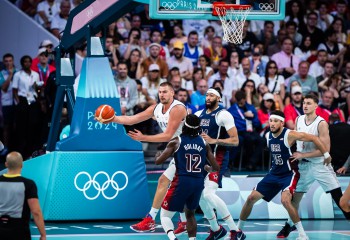 Nikola Jokic primește elogii din partea lui LeBron James: „Cel mai dominant și complet”