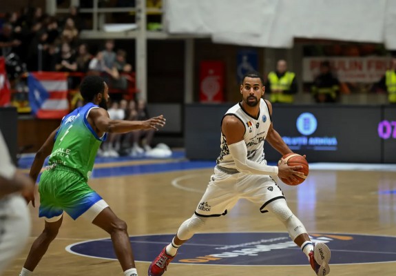 Gian Clavell se accidentează la primul antrenament cu AEK Atena