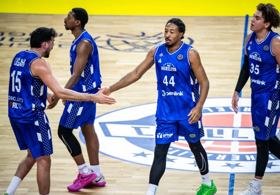 VIDEO. Elijah Stewart, autorul unui game-winner după un final inedit în meciul cu Tofaș Bursa din BCL