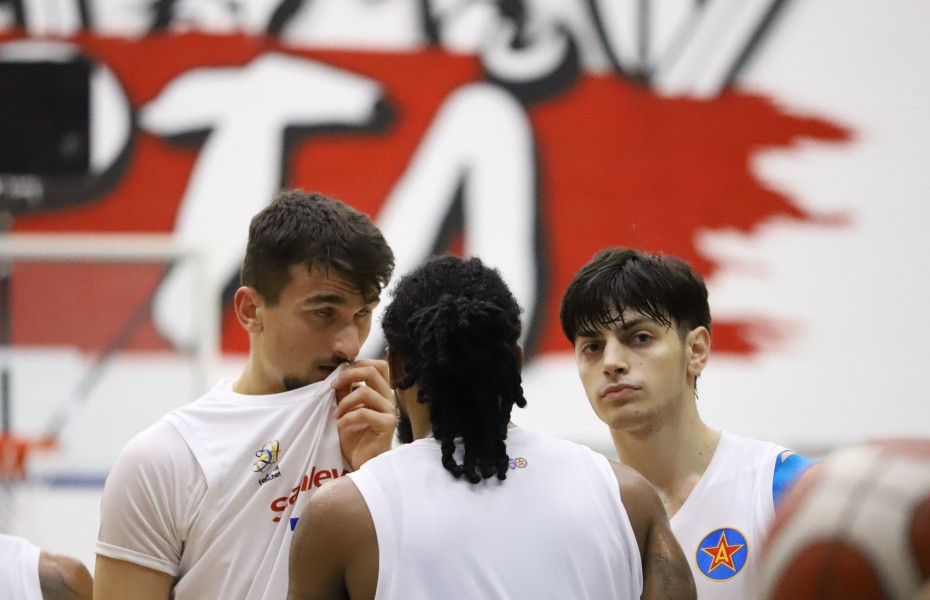 Steaua București învinge Corona Brașov și ia o opțiune serioasă pentru calificare