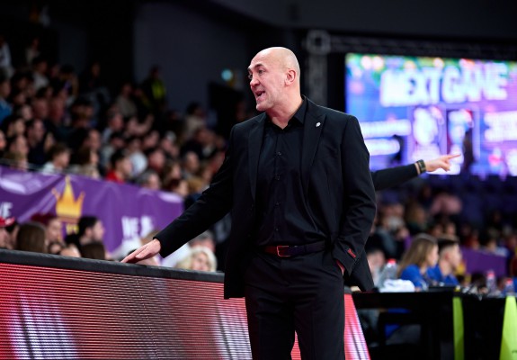 Nebojsa Vidic, nemulțumit de calitatea parchetului din Sala Polivalentă din Craiova