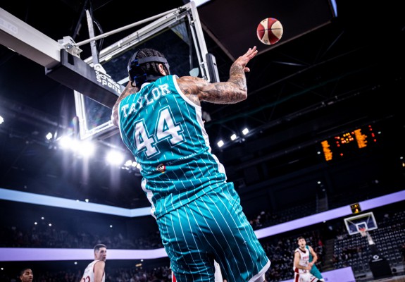 Motivul pentru care jucătorii lui U-BT Cluj au purtat echipamente verzi-albăstrui în meciul cu KK FMP