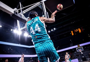 Motivul pentru care jucătorii lui U-BT Cluj au purtat echipamente verzi-albăstrui în meciul cu KK FMP