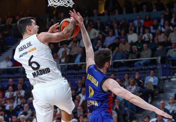 Barcelona se impune în El Clasico după o pauză de aproape doi ani de zile