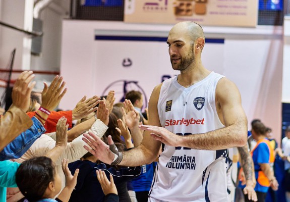 Alex Olah va rata tot restul sezonului din cauza unei accidentări