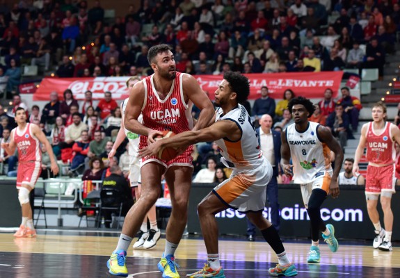 Emi Cățe, cu un pas mai aproape de sferturile Europe Cup, după un nou succes al Murciei în Top 16