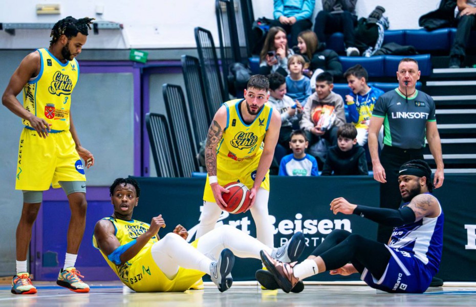 CSU Sibiu îi administrează Rapidului a patra înfrângere consecutivă