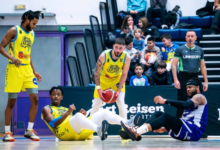 CSU Sibiu îi administrează Rapidului a patra înfrângere consecutivă