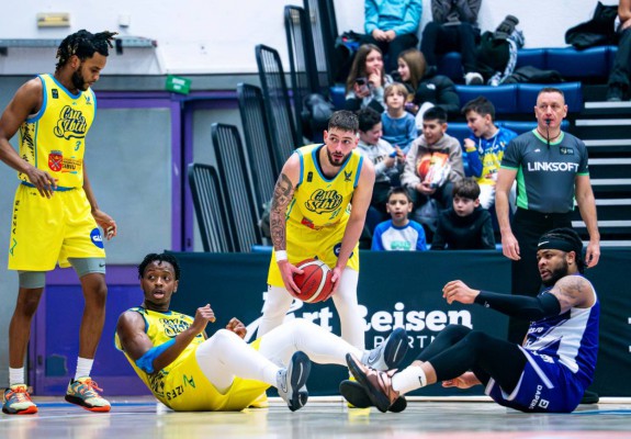 CSU Sibiu îi administrează Rapidului a patra înfrângere consecutivă