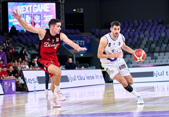 Dinamo revine pe final pentru a câștiga cu FC Argeș, în primul meci al sezonului în Ștefan cel Mare